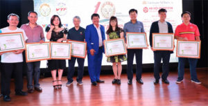 Kỷ niệm chương và Bằng khen dành cho Hội Quần Vợt người Việt Nam tại Cộng Hòa Liên Bang Nga